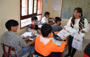 Entrega-de-elementos-escolares.-1-1024x653