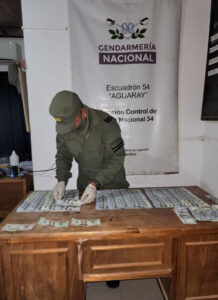 secuestran_16.990_dolares_sin_documentacion_3