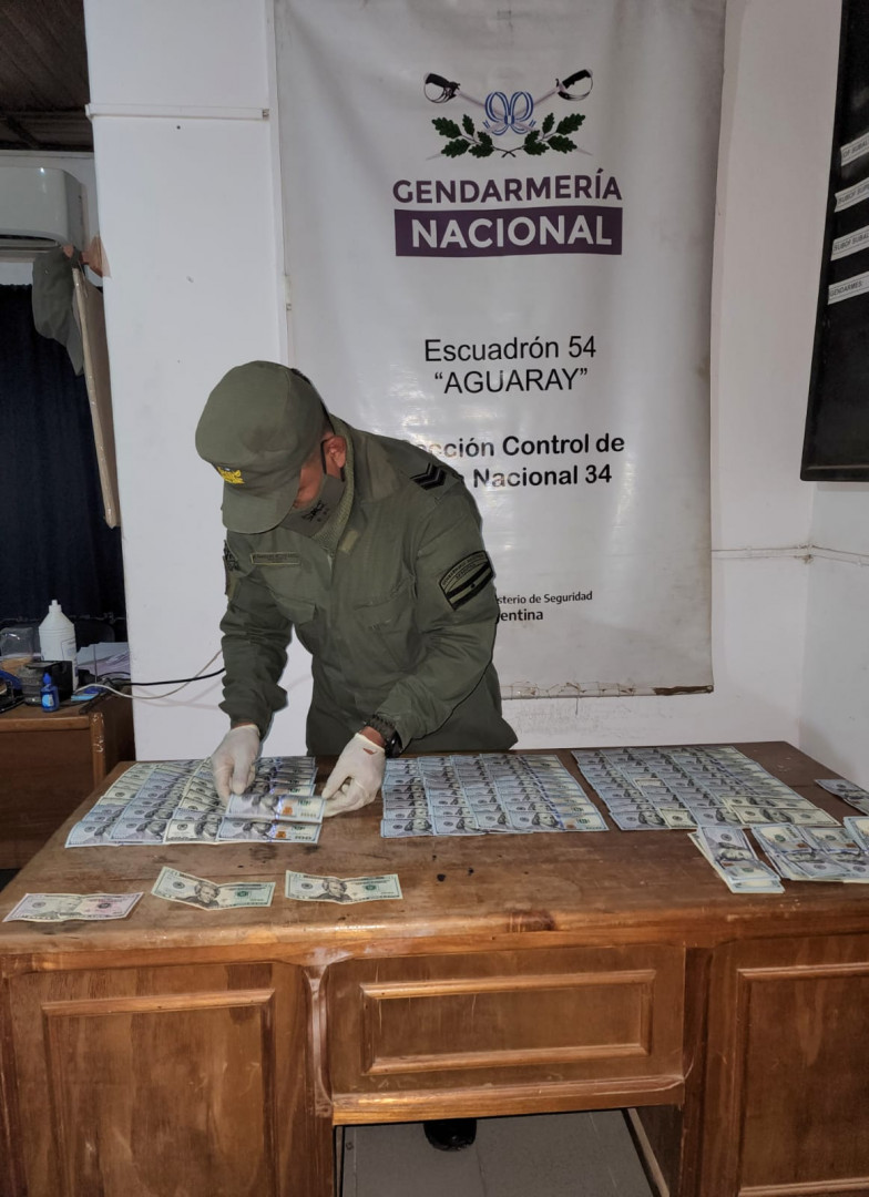 secuestran_16.990_dolares_sin_documentacion_3