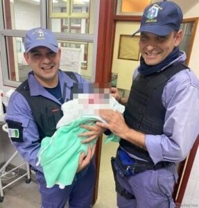 Policia bebe