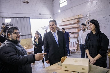 capi fábrica de muebles