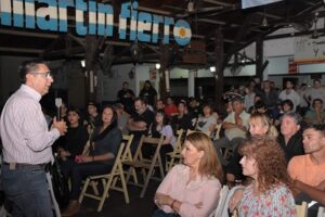 GUSTAVO CON ARTISTAS (1) (1)