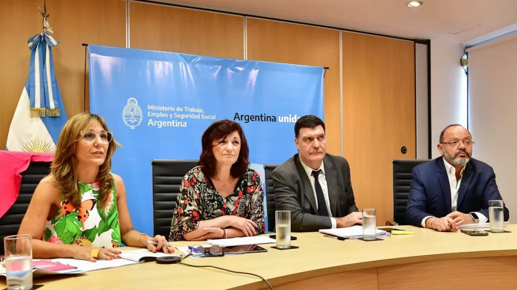 ministra-trabajo-kelly-olmos-la-reunion-del-consejo-del-salario-minimo-el-martes-zoom-foto-ministerio-trabajojfif