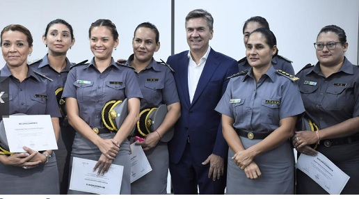 mujeres policía