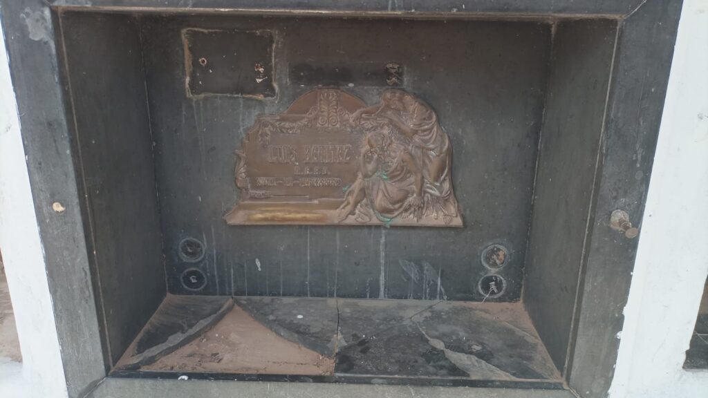 cementerio tumba inten