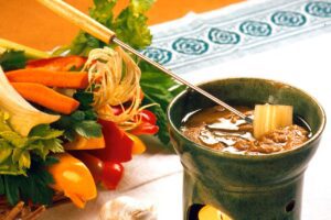 bagna-cauda-4JLMEABW2BA2XA37ZE4Q3N2M24