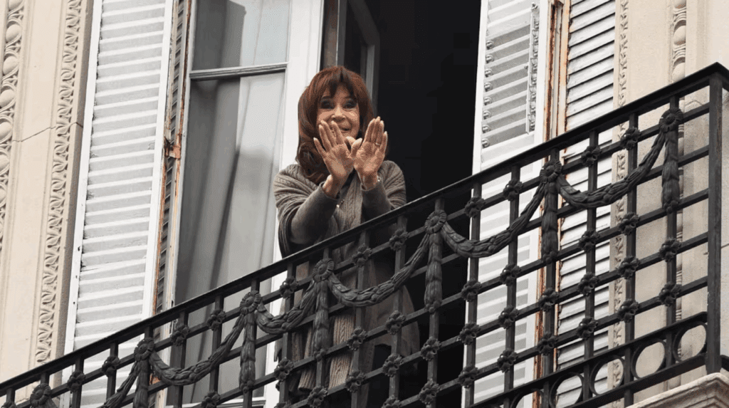 el-peronismo-impulsa-una-masiva-marcha-para-apoyar-a-cristina-kirchner-quienes-participaran-y-como-sera-el-operativo-de-seguridad-foto-reuters-MGFLSZPSDBCATGKKWFPSEJO55U