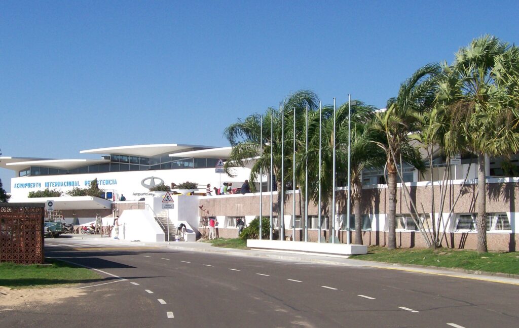 Aeropuerto_Internacional_Resistencia_from_entry
