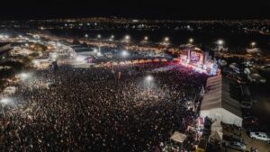FIESTA-DEL-PONCHO-aerea-noche