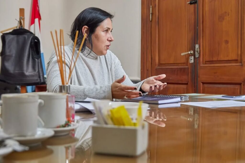 La-Subsecretaria-de-Trabajo-Noel-Ibarra-se-reunio-con-la-Secretaria-de-Recursos-Humanos-y-Func