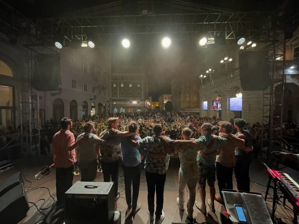Niente di meglio che suonare a casa! ❤️Grazie Trieste, ancora una volta, per averci accompagnato