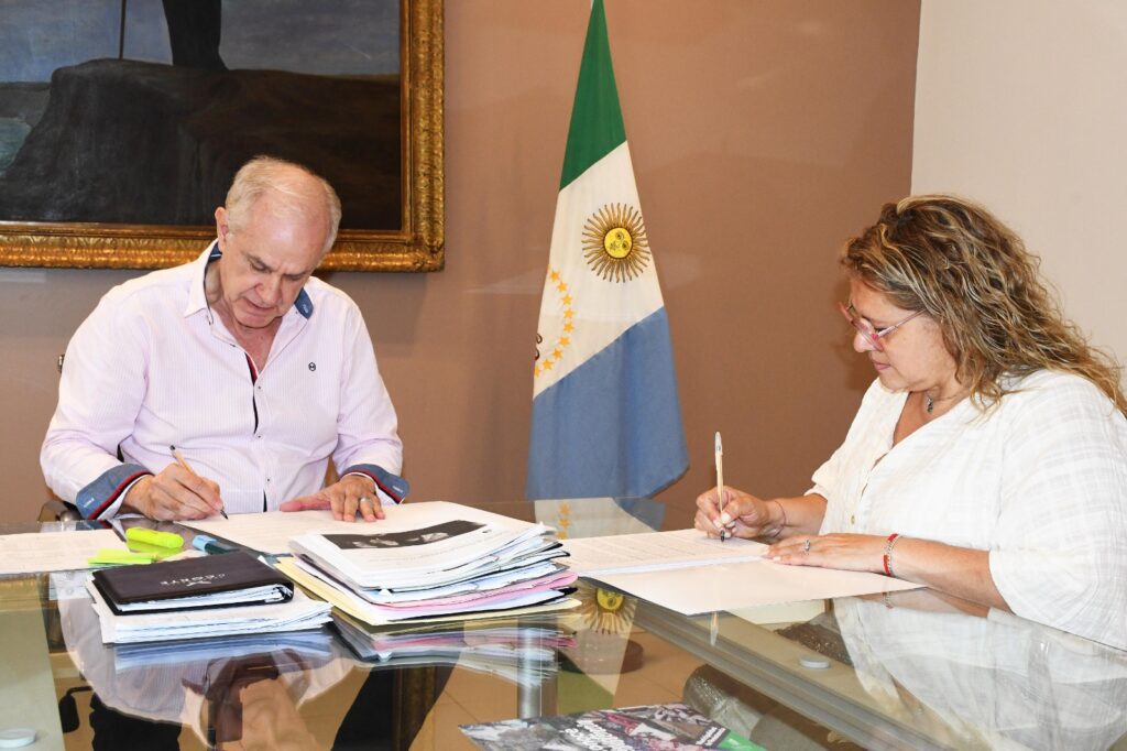 e05361cc-3f60-454c-bc01-8a516f6c7e91