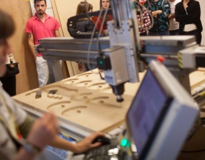 Lic.-en-Diseno-Industrial-UNNE4-696x696-1