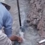 Villa Ángela: trabajos de purga y limpieza de cañerías para mejorar la calidad del agua por parte de SAMEEP
