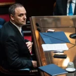 Adorni, cada vez más complicado: habría gastado 245.000 dólares en refacciones que pagó en efectivo