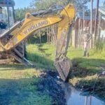 Continúan los trabajos de limpieza de cunetas en barrios de Fontana