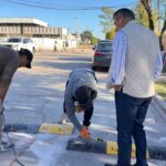 Charata comenzó a instalar nuevos reductores de velocidad frente a escuelas