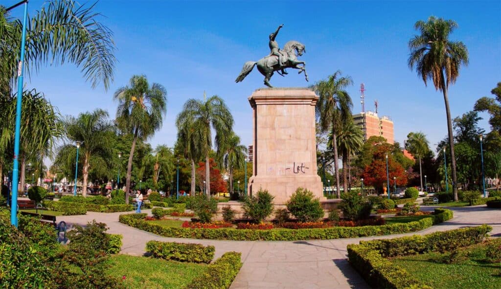 plaza-25-de-mayo-resistencia-chaco-ph-Tomas-Niclis-1024x591-1