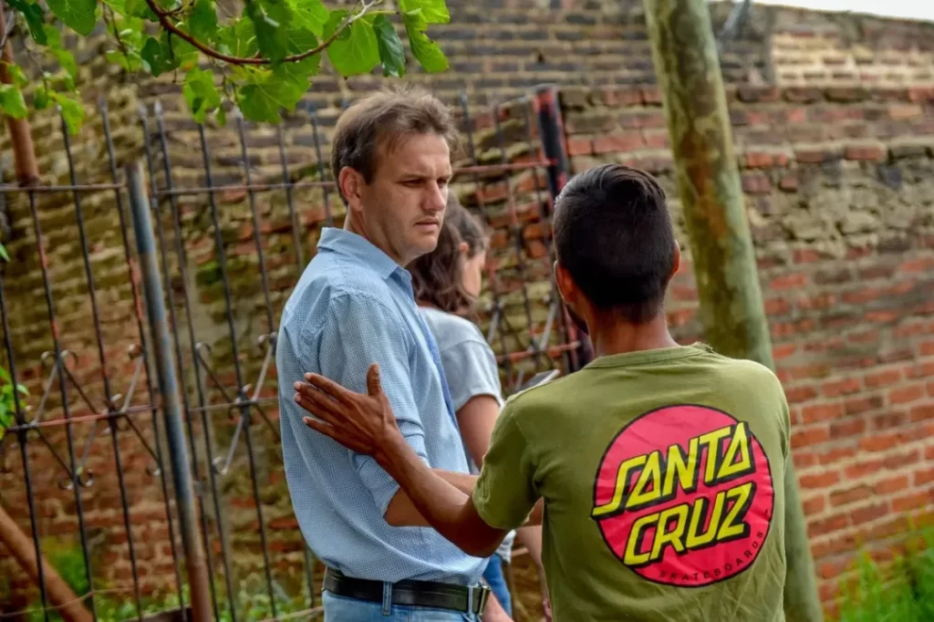 ⚠️El intendente Fernando Cuadra, junto a la secretaria general de Gobierno, Carolina Meiriño,