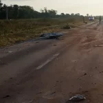 Un automovilista muerto y un camionero herido tras un choque seguido de un incendio