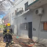 Un descuido con la parrilla provocó un incendio en una vivienda