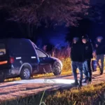 Hallaron un cuerpo en avanzado estado de descomposición, cerca de una camioneta