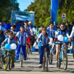 Ciervo Petiso celebró el Día de la Bandera con una bicicleteada y banderazo comunitario