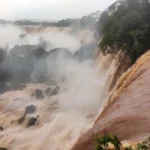 Tragedia: un turista neerlandés murió ahogado en las Cataratas al volcar un bote turístico