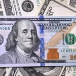El dólar oficial volvió a bajar y quedó por debajo de los $1.500 en el Banco Nación