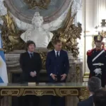 Javier Milei le tomó juramento a Diego Santilli como jefe de Gabinete