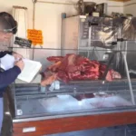 Clausuraron dos carnicerías en Villa Berthet por vender carne sin control sanitario