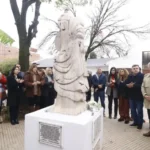 Impusieron el nombre de «Amanda Encaje y Néstor Vivo» a una plazoleta