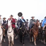 Junto a miles de peregrinos, Leandro Zdero participó del inicio de la Cabalgata de la Fe