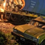 Un automóvil fue embestido por el tren de cargas: padre e hijo fueron hospitalizados