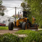 Realizan trabajos de mantenimiento de calles en el barrio Malvinas