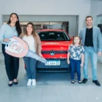 Una trabajadora gastronómica obtuvo su primer auto gracias al Bono Bienal