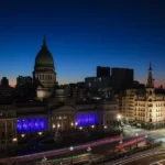 Por la autonomía del Chaco y de La Pampa, el Congreso se iluminó de azul