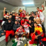 Sarmiento logró un triunfazo agónico ante Independiente y mantiene viva la ilusión de salvarse