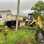 Fontana realiza trabajos preventivos para mejorar el escurrimiento de agua en el barrio 180 Viviendas