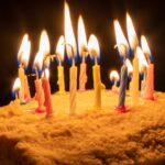 ¿Por qué soplamos las velas en los cumpleaños? El origen de una tradición que atraviesa siglos