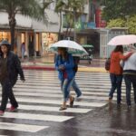 Tras el calor sofocante, bajó la temperatura y rige un alerta por tormentas fuertes