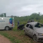 Un joven sufrió una fractura expuesta tras volcar con su auto
